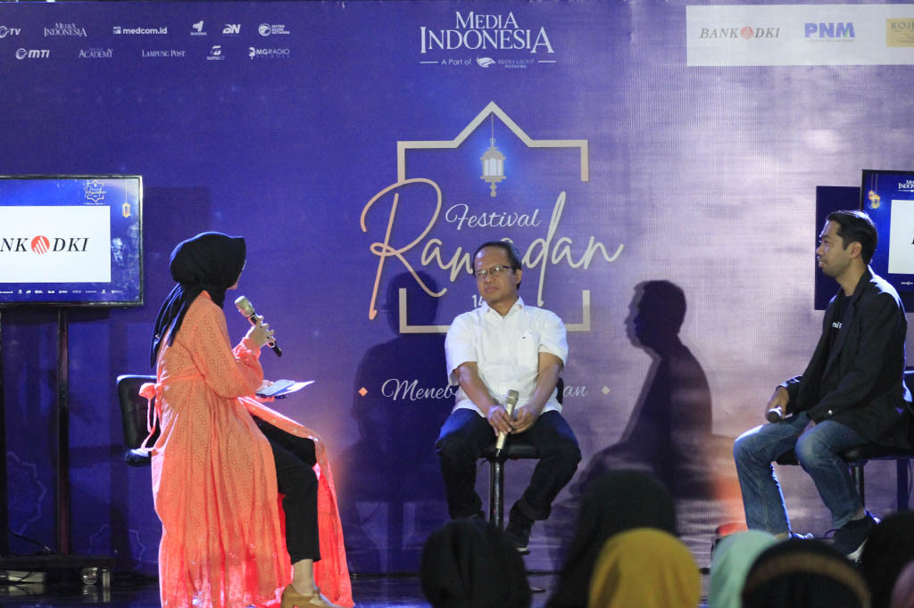 Festival Ramadan hari ini digelar dengan sejumlah rangkaian acara, yakni Talkshow bertema 'Prospek Ekonomi Syariah dan Keadilan Sosial', bersama 2 narasumber yakni Pakar Ekonomi Syariah UI Yusuf Wibisono dan GM Pengembangan Ekonomi dan Kemandirian, Dompet Duafa Udhi Tri Kurniawan. 
