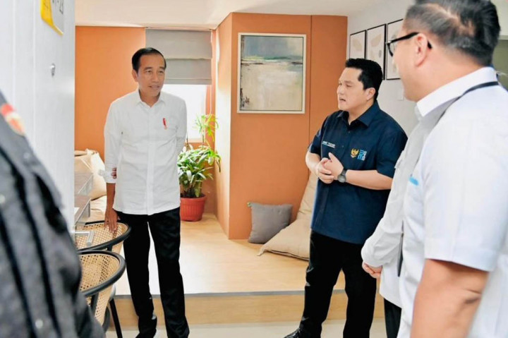 Jokowi yang sempat meninjau hunian tersebut menjelaskan kondisi ruangankamar bagus dan dilengkapi dengan fasilitas pendukung untuk milenial.