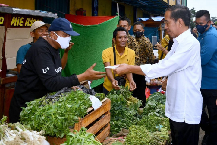 Kepala Negara mengatakan MinyaKita diatur HET nya dan tidak dijual dalam jumlah yang besar untuk masyarakat.