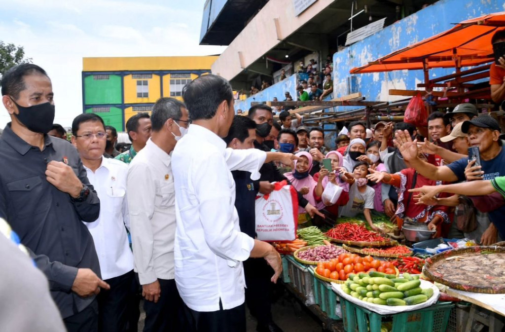 Namun demikian, Presiden mengatakan stok MinyaKita sangat banyak dan tersedia di semua pasar.
