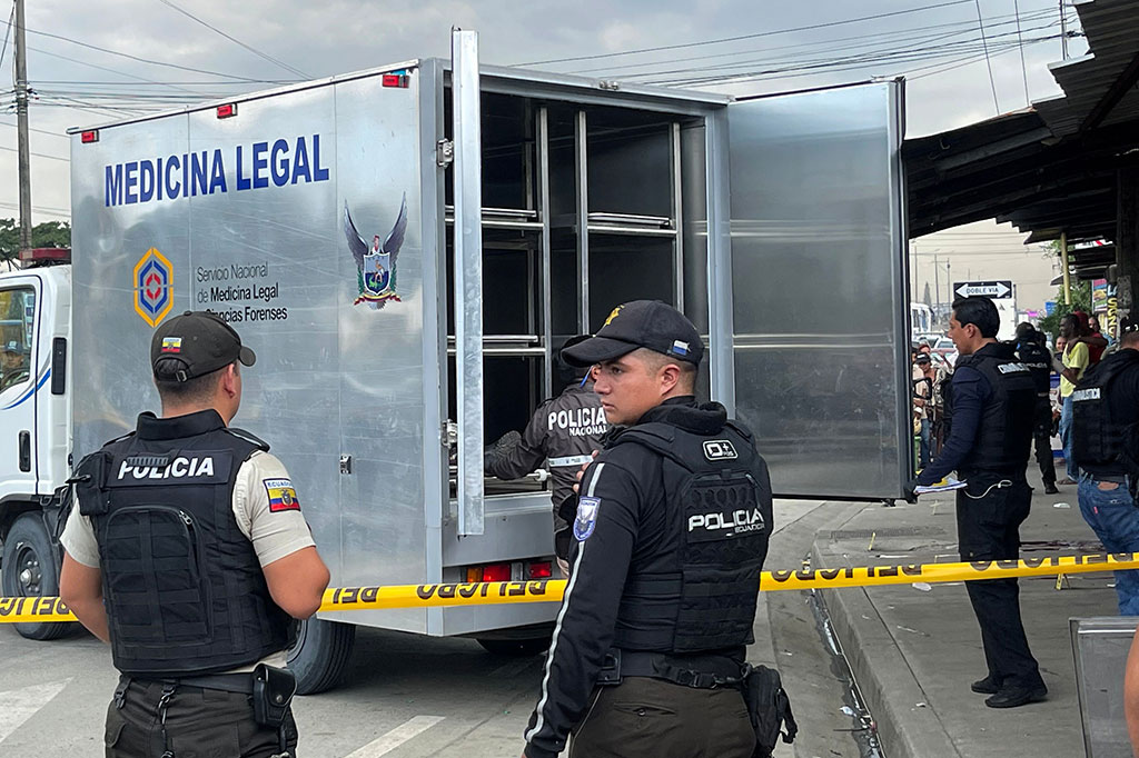 Ini adalah insiden berdarah ketiga di Ekuador dalam hitungan hari yang kemungkinan terkait dengan perang geng.