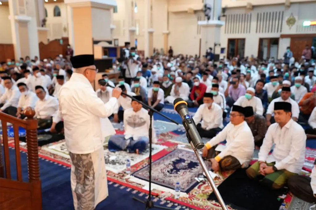 Wapres lantas menjelaskan, orang bertakwa adalah orang-orang yang mengerjakan apa yang Allah perintahkan, dan tidak mengerjakan apa yang Allah larang. Demikian halnya dengan orang-orang yang mengerjakan perintah berpuasa sebagai bukti ketakwaannya.