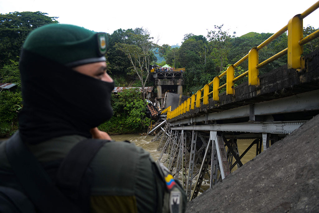 Menurut media lokal, jembatan tersebut dibangun pada tahun 1984 dan telah diperiksa secara rutin, dengan pemeriksaan terakhir dilakukan hanya tiga bulan lalu, melaporkan tidak ada kekhawatiran atas pengoperasian dan kapasitasnya.
