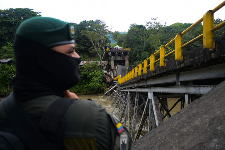 Menurut media lokal, jembatan tersebut dibangun pada tahun 1984 dan telah diperiksa secara rutin, dengan pemeriksaan terakhir dilakukan hanya tiga bulan lalu, melaporkan tidak ada kekhawatiran atas pengoperasian dan kapasitasnya.