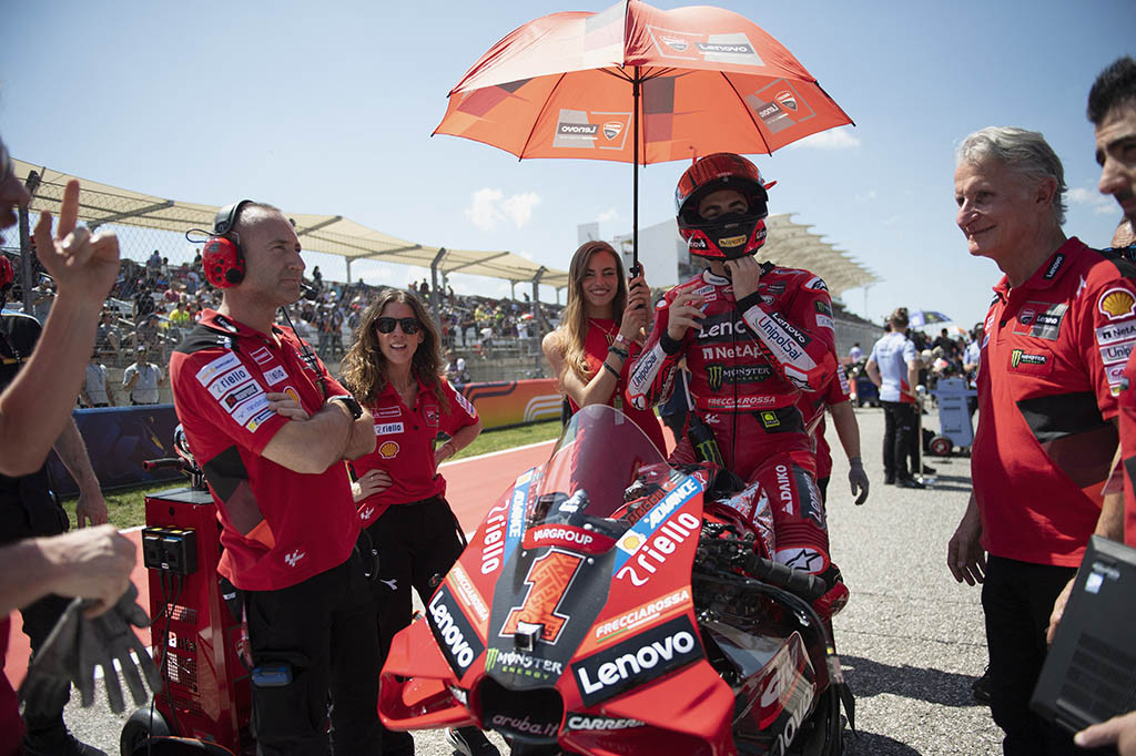 Pebalap Francesco 'Pecco' Bagnaia (Ducati Lenovo) kembali pada performa puncaknya dan terbukti mendominasi akhir pekan pertama Grand Prix Amerika di Circuit of the Americas, Austin, Texas, Amerika Serikat, dengan memenangkan balapan Sprint serta mencetak rekor baru.
