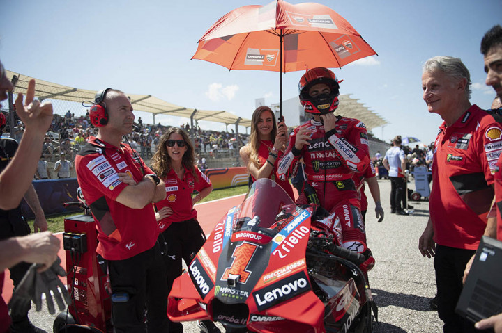 Pebalap Francesco 'Pecco' Bagnaia (Ducati Lenovo) kembali pada performa puncaknya dan terbukti mendominasi akhir pekan pertama Grand Prix Amerika di Circuit of the Americas, Austin, Texas, Amerika Serikat, dengan memenangkan balapan Sprint serta mencetak rekor baru.