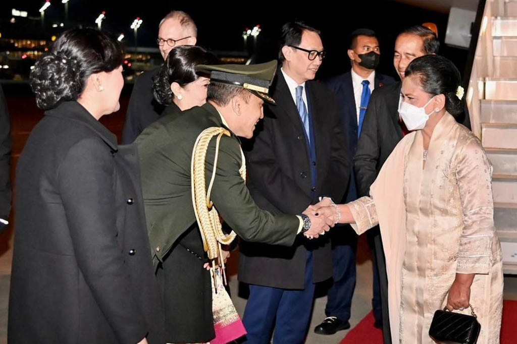 Presiden Jokowi tiba Bandara Hannover setelah menempuh penerbangan selama kurang lebih 15 jam menggunakan pesawat Garuda Indonesia GIA-1, sebagaimana keterangan resmi Sekretariat Presiden diterima di Jakarta, Minggu, 16 April 2023 pagi.