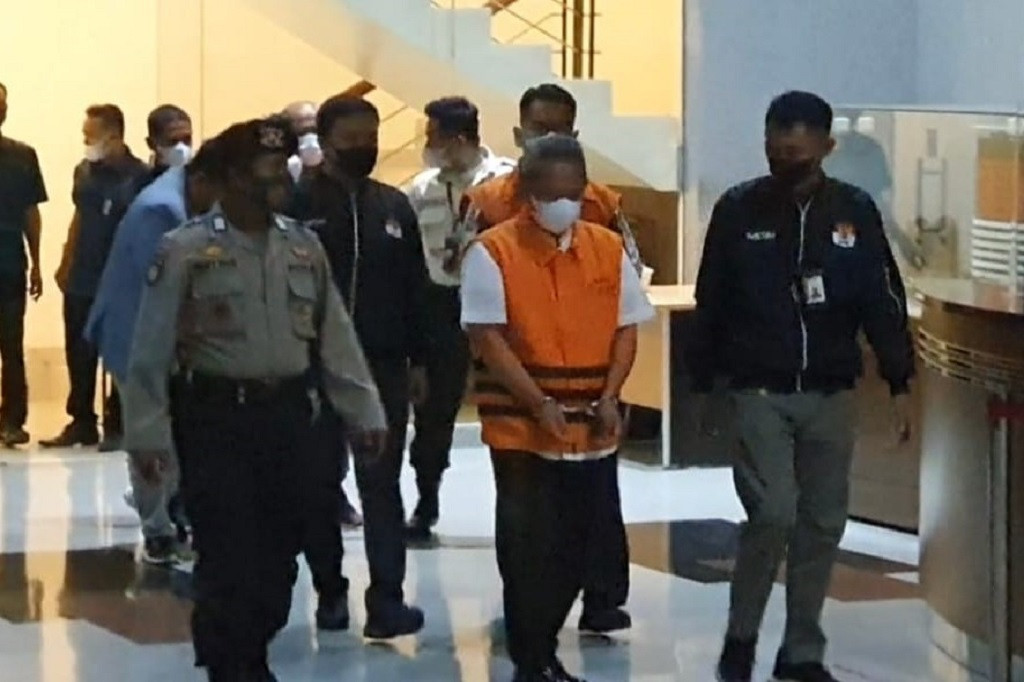 Komisi Pemberantasan Korupsi (KPK) menetapkan Wali Kota Bandung Yana Mulyana sebagai tersangka kasus dugaan korupsi suap dan penerimaan gratifikasi pengadaan CCTV dan penyedia jasa internet untuk proyek 'Bandung Smart City' tahun anggaran 2022-2023.