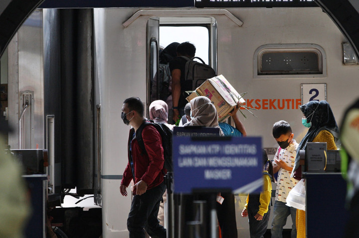 Menurut KAI Daop 1 Jakarta, jadwal keberangkatan pra-Lebaran seperti H-5 (14 April 2023) sampai dengan H2 Lebaran (23 April 2023) merupakan jadwal favorit penumpang dengan tingkat okupansi mencapai 90-100 persen. Volume penumpang berangkat tertinggi tercatat pada 21 April 2023, yang diprediksi menjadi puncak arus mudik di stasiun Daop 1 Jakarta.