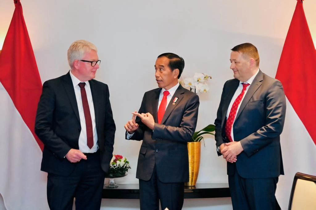 Bahlil menilai hal tersebut merupakan momentum yang tepat untuk menunjukkan bahwa Indonesia secara terbuka memberikan peluang investasi kepada perusahaan di seluruh dunia.