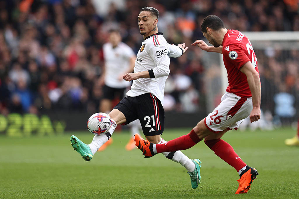 Navas tampil luar biasa dalam pertandingan ini dalam menggagalkan beberapa peluang MU. Namun, gawangnya kebobolan pada menit ke-76.