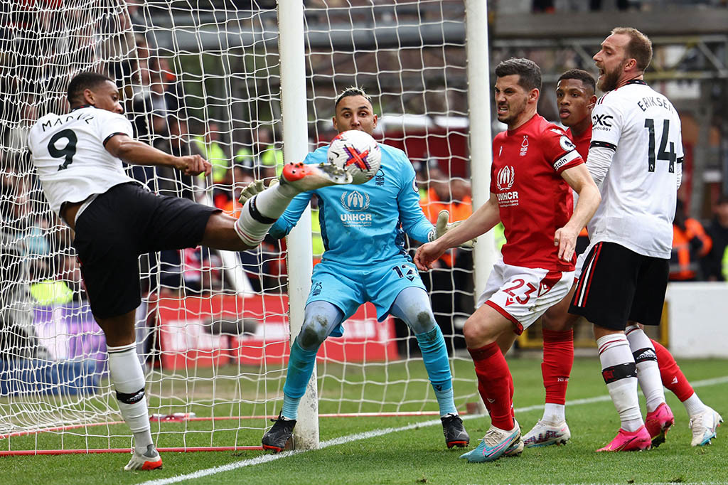 Tim tamu berhasil mencetak gol pada menit ke-31. Berawal dari Anthony Martial yang mendapat umpan terobosan, dia kemudian masuk ke kotak penalti dan melepaskan tendangan yang ditepis Navas. Bola rebound kemudian dengan cepat disambar Antony ke gawang kosong. Skor menjadi 1-0.