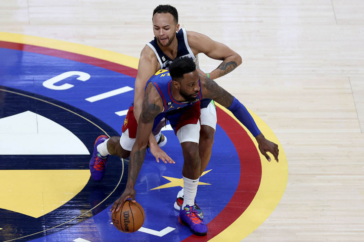 Keunggulan TWolves hanya terjadi di kuarter pertama, itu pun hanya satu poin. Setelahnya, sejak kuarter kedua hingga gim selesai, Denver Nuggets melesat bak roket dengan keunggulan tertingginya 32 poin sebelum akhirnya ditutup 29 poin.