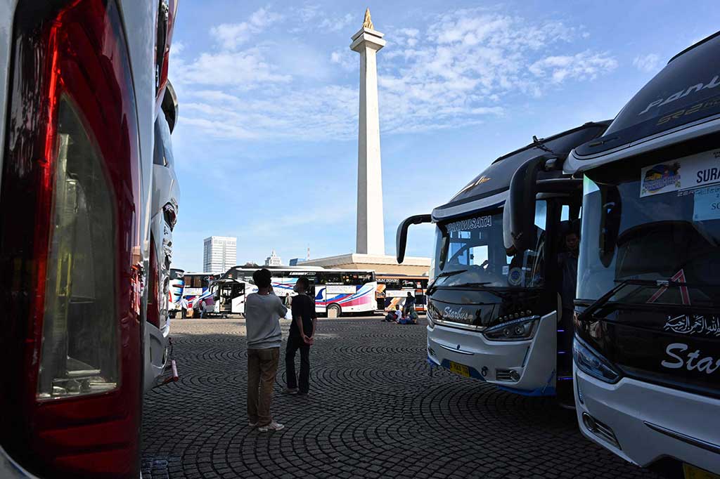 Selain itu, Heru juga mengimbau kepada para pemudik untuk menjaga kesehatan dan tetap bersabar selama perjalanan ke kampung halaman. 