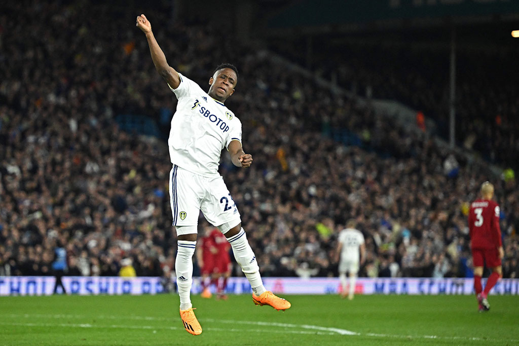 Dua menit babak kedua berjalan, tim tuan rumah berhasil memperkecil ketertinggalan menjadi 1-2 lewat Luis Sinisterra memanfaatkan kesalahan Ibrahima Konate.