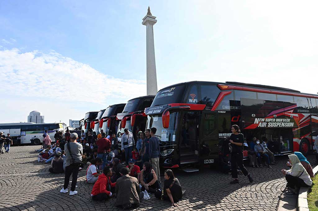 Pemerintah Provinsi DKI Jakarta melalui program mudik gratis memberangkatkan 284 bus yang mengangkut 13.541 pemudik tujuan sejumlah provinsi. 