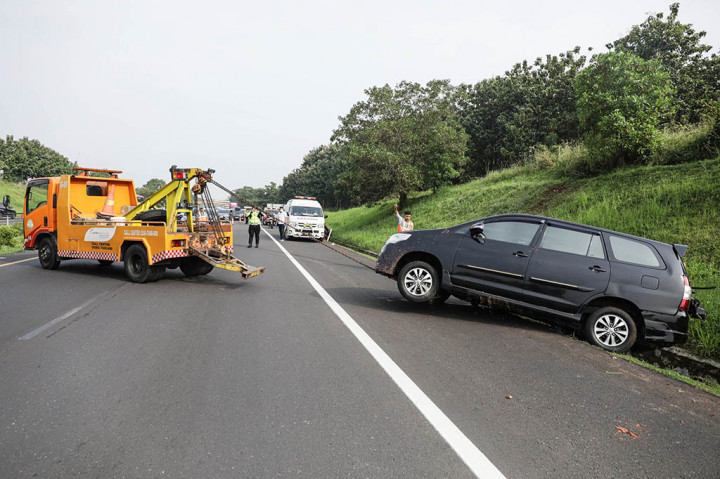 Tidak ada korban jiwa dalam kecelakaan yang diduga akibat sopir truk mengantuk tersebut. 