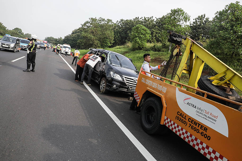 Budiono dan keluarganya yang merupakan pemudik tujuan Ngawi, Jawa Timur hanya mengalami luka ringan. Namun akibat kecelakaan tersebut jalan tol sempat mengalami kemacetan hingga 2 Km. 