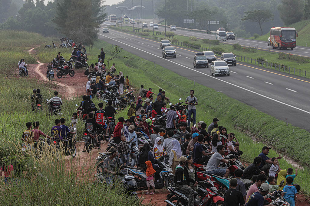 Di situasi tertentu pelaksanaan one way mulai dari Cikampek sampai Kalikangkung. Ganjil genap bersifat situasional hanya diberlakukan sewaktu-waktu jika diperlukan.