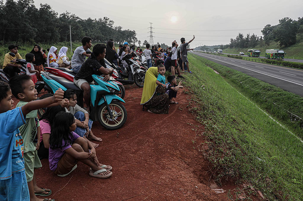 Pemberlakuan one way di Tol Cipali sendiri merupakan satu dari tiga skema manajemen lalu lintas yang dipersiapkan Kementerian Perhubungan bersama Korlantas Polri, dan Ditjen Bina Marga Kementerian PUPR untuk mendukung kelancaran mudik Lebaran 2023.