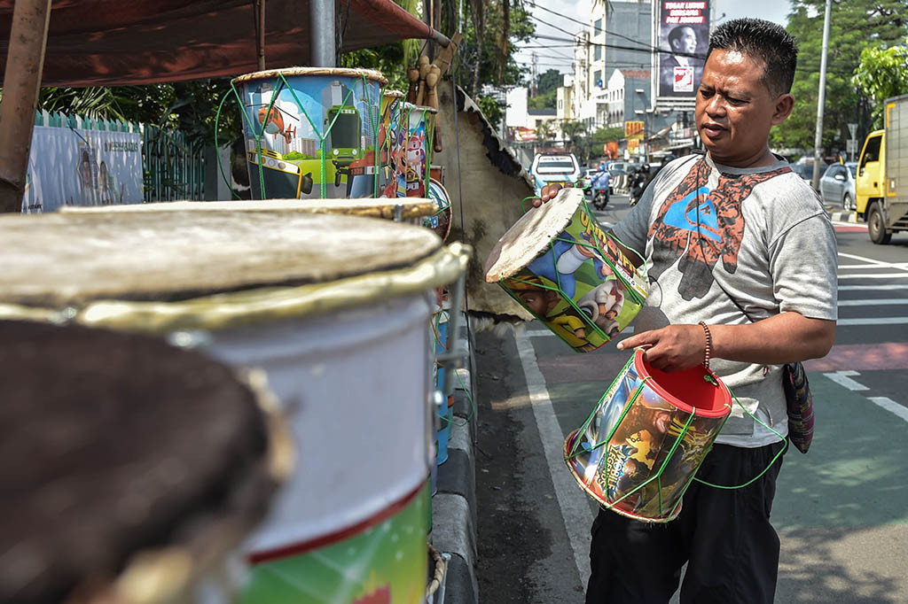 Bedug yang dijual mulai dari harga Rp50 ribu hingga Rp650 ribu tergantung ukuran. Para pembeli biasanya akan memainkan bedug saat malam takbiran, yang memang sudah menjadi tradisi yang kerap dilakukan oleh masyarakat.