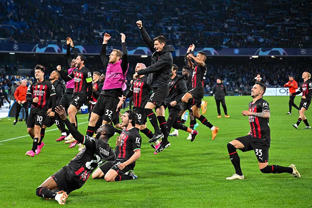 Para pemain AC Milan melakukan selebrasi usai memastikan diri melaju ke semifinal LIga Champions, Rabu, 19 April 2023 dini hari WIB.