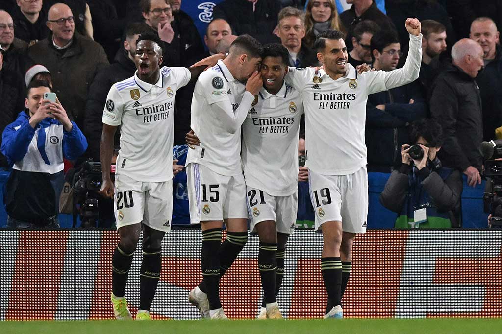 Para pemain Real Madrid meluapkan kegembiraan usai memastikan diri melaju ke babak semifinal Liga Champions setelah menang 2-0 atas Chelsea pada pertandingan leg kedua perempat final. Madrid melaju dengan agregat 4-0.