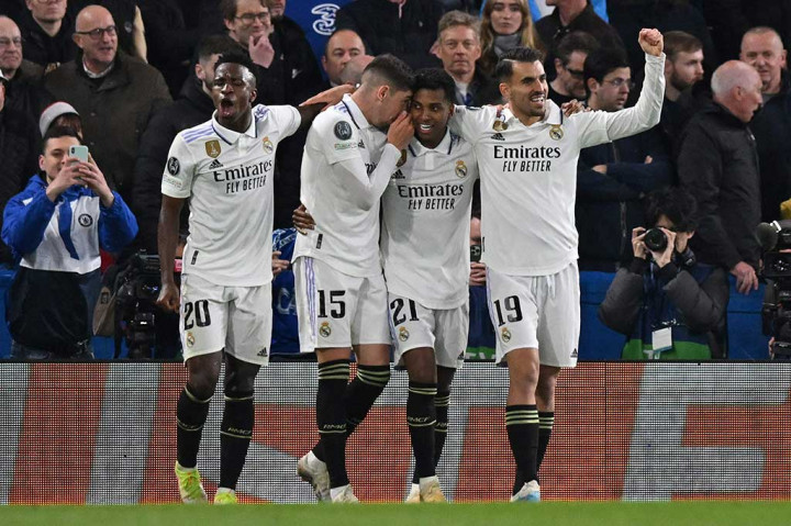 Para pemain Real Madrid meluapkan kegembiraan usai memastikan diri melaju ke babak semifinal Liga Champions setelah menang 2-0 atas Chelsea pada pertandingan leg kedua perempat final. Madrid melaju dengan agregat 4-0.