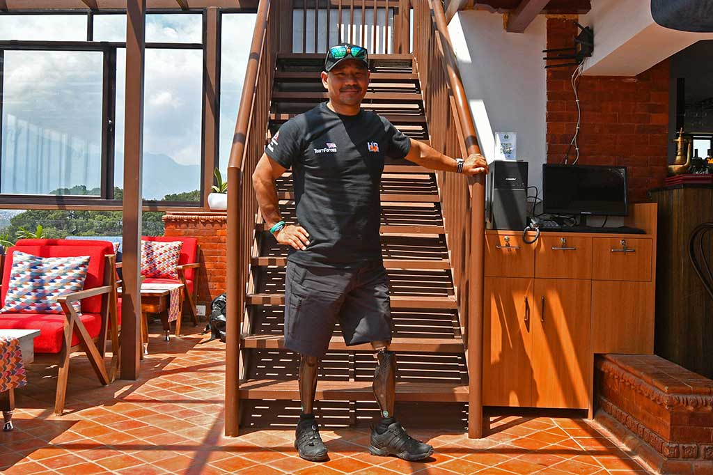 Jika berhasil, ekspedisi ini akan menjadikannya sebagai orang pertama yang diamputasi di atas lutut yang dapat melihat dunia dari puncak setinggi 8.849 meter (29.032 kaki).