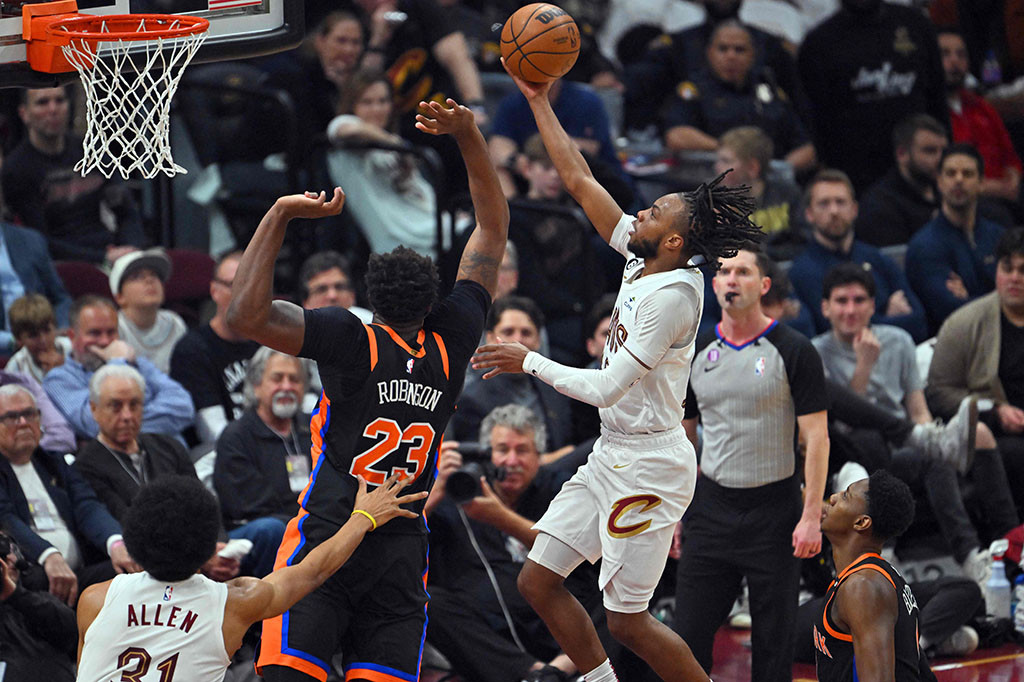 Darius Garland mencetak 32 poin untuk Cleveland Cavaliers saat timnya mengalahkan New York Knicks dengan skor 107-90 untuk menyamakan kedudukan pada babak playoff NBA Wilayah Barat menjadi 1-1, dalam laga yang digelar di Rocket Mortgage FieldHouse Ohio, Rabu, 19 April 2023 WIB.