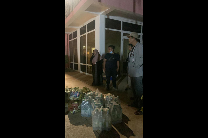 Bantuan juga diberikan kepada sekitar 200 WNI terdampak perang  yang mayoritas berstatus Mahasiswa dan PMI. Petugas KBRI bekerja sama dengan PPI Sudan dan Ikatan Mahasiswa Indonesia (IMI)  menelusuri beberapa wilayah di Arkaweet dan Makmurat yang berjarak 500 meter dari zona konflik bersenjata.  