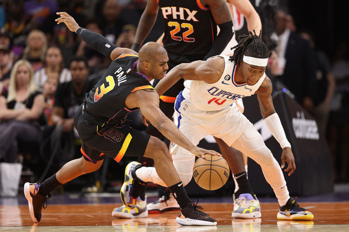 Kevin Durant yang tidak dalam performa terbaiknya mencetak 25 poin untuk Suns. Durant beberapa kali terkena blok dan kecurian bola yang membuahkan poin bagi tim lawan.