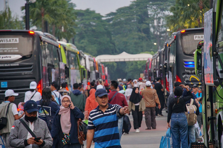 Pertamina kembali menyelenggarakan mudik gratis ke-16 kalinya, setelah sempat absen pada masa pandemi Covid-19. Pada tahun ini, tercatat 3.000 pemudik turut berpartisipasi dalam program ini, sebagian di antaranya merupakan kalangan komunitas pekerja informal seperti marbot, pemulung, petugas kebersihan, dan pedagang kaki lima.