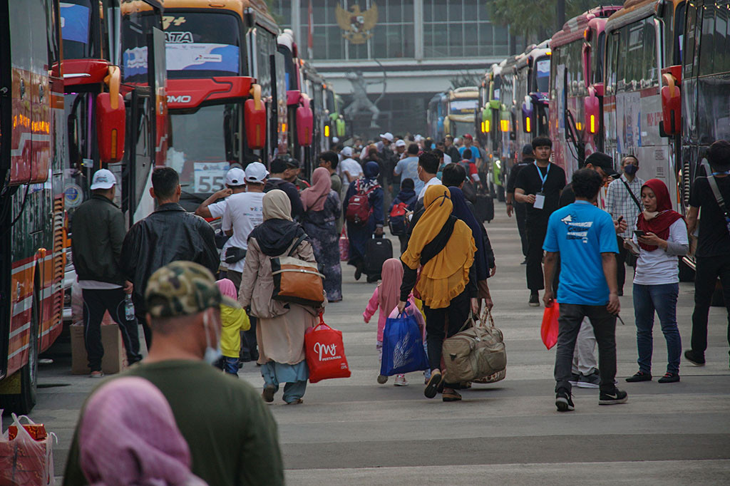 Pada kesempatan tersebut, Erry mengungkapkan, tahun ini cakupan mudik ditetapkan melalui jalur darat, dengan titik pemberangkatan bus dari Gelora Bung karno Jakarta menuju 17 titik yang diperhitungkan sebagai tujuan padat pemudik sehingga program ini dapat dimanfaatkan secara optimal bagi masyarakat. 