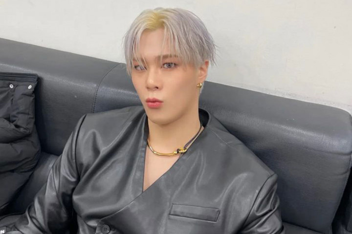 Moon Bin -- yang tampil sebagai Moonbin -- adalah anggota grup Astro dan juga tampil dengan sub-grup bernama Moonbin Sanha.