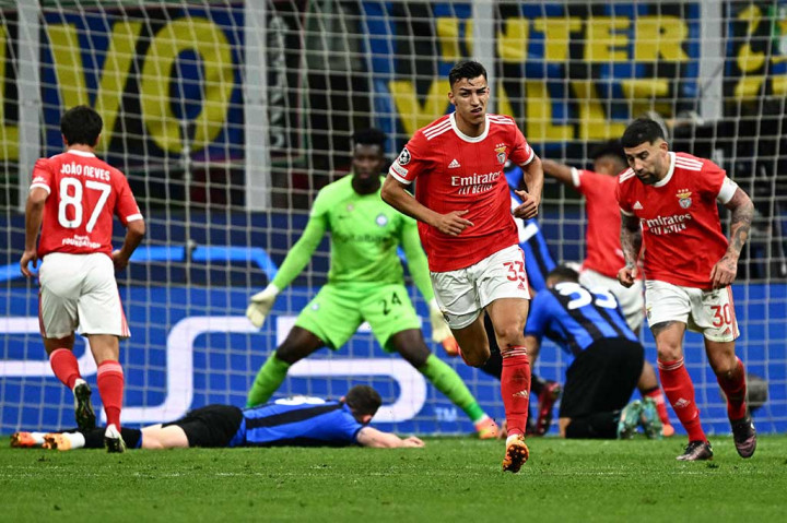 Benfica kembali mencetak gol pada masa injury time. Umpan tarik dari sisi kiri bisa disambar Petar Musa dan mengubah skor akhir menjadi 3-3.