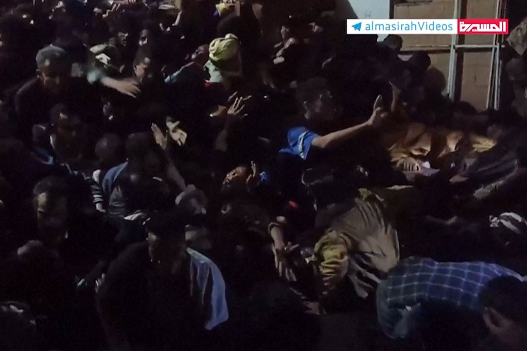 Lebih dari 80 orang tewas dan ratusan lainnya luka-luka dalam acara distribusi amal di Yaman, Kamis, 20 April 2023. Ini merupakan salah satu penyerbuan paling mematikan dalam satu dekade di negara tersebut.