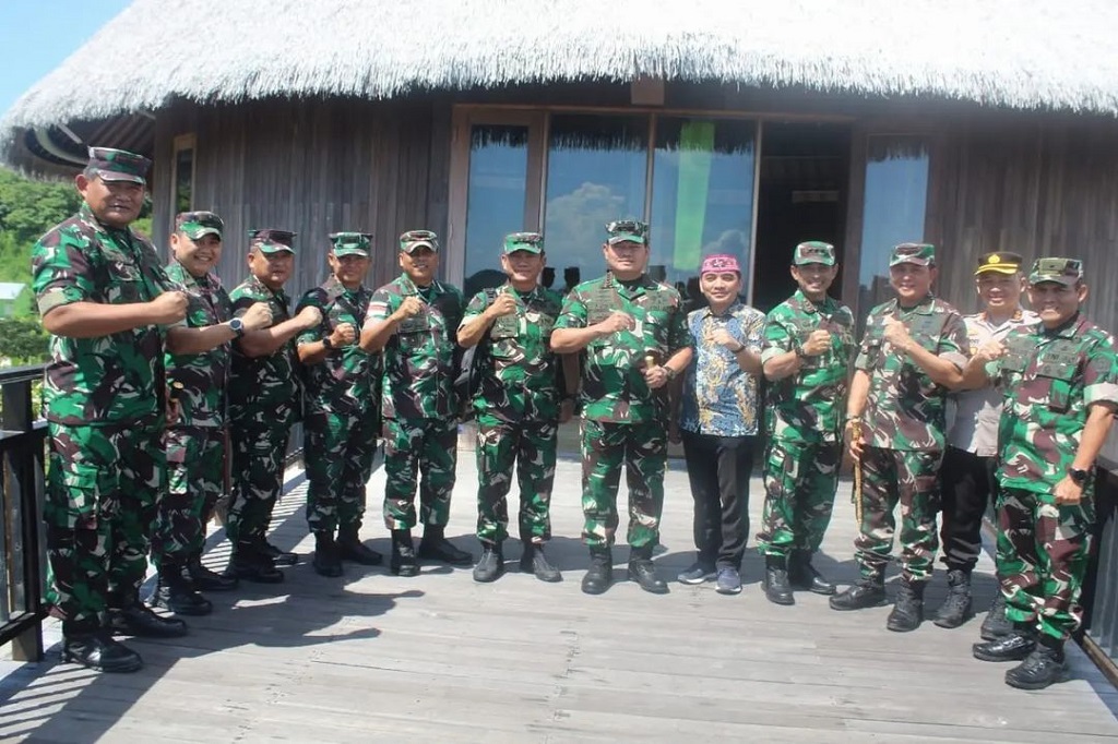Panglima TNI Laksamana Yudo Margono mengatakan, ia bakal mengerahkan prajurit dan Alat Utama Sistem Persenjataan (Alutsista), untuk mengamankan KTT ASEAN 2023 di Labuan Bajo, Nusa Tenggara Barat (NTB).
