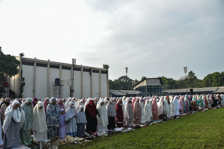 Ribuan warga sejak Jumat, 21 April 2023 pagi, pukul 05.30 WIB tampak antusias datang ke Lapangan Softball Lodaya, Kota Bandung, Jawa Barat, untuk melaksanakan Salat Idulfitri 1444 Hijriah/2023 Masehi, yang diadakan oleh PW Muhammadiyah Jawa Barat.