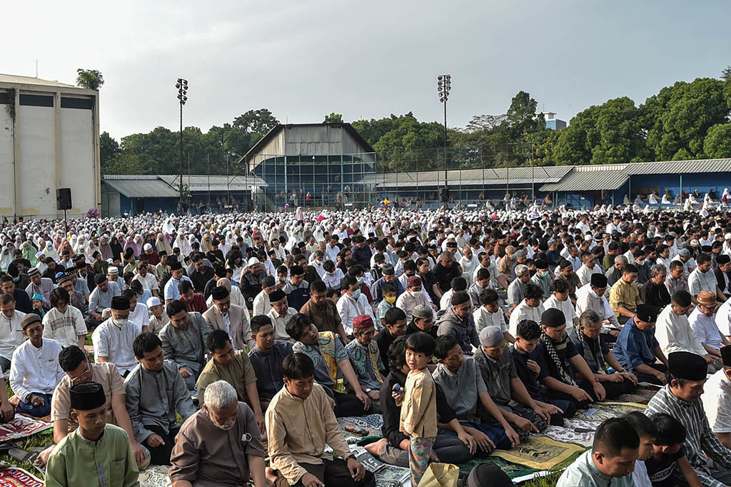 Agus menuturkan ia sengaja datang ke Lapangan Softball Lodaya untuk menunaikan Salat Idulfitri karena di tempat tinggalnya tidak digelar.