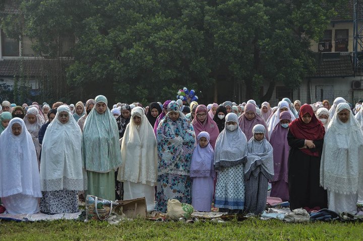 Warga lainnya, Chusni Zamil, mengutarakan antusiasnya menunaikan Salat Idulfitri di Lapangan Softball Lodaya.
