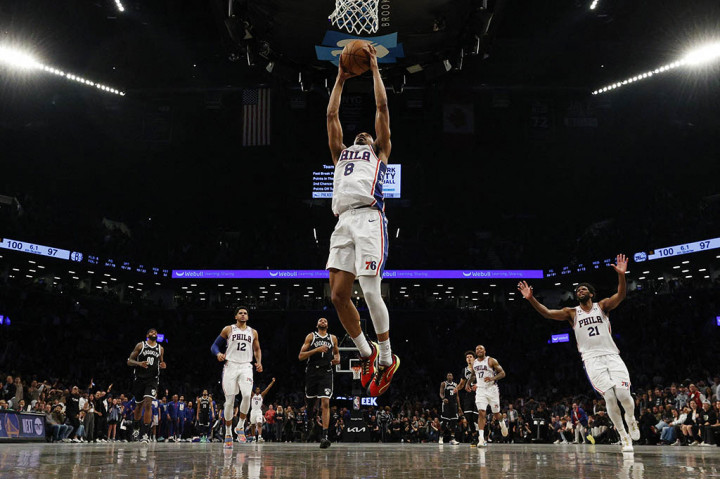 Philadelphia 76ers meraih kemenangan ketiganya melawan Brooklyn Nets dengan skor akhir 102-97 dalam gim ketiga babak playoff NBA Wilayah Timur yang digelar di Barclays Center New York, Jumat, 21 April 2023 WIB.