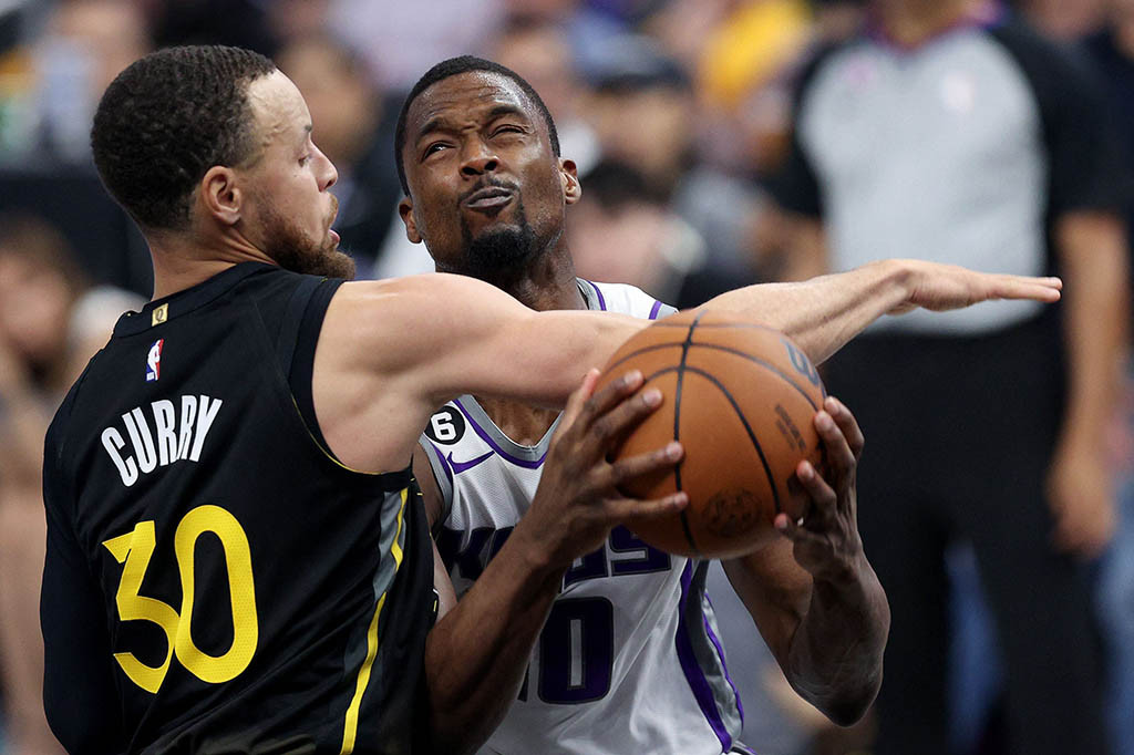 Warriors sudah unggul sejak awal laga dan hingga berakhirnya pertandingan. Kings sekalipun tidak pernah bisa mengejar Warriors, bahkan untuk sekadar menyamakan kedudukan.