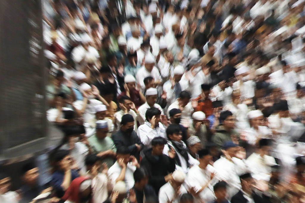 Ridho, salah satu jemaah yang mengikuti ibadah salat Idulfitri di Masjid Istiqlal mengungkapkan rasa syukurnya usai melaksanakan salat. 