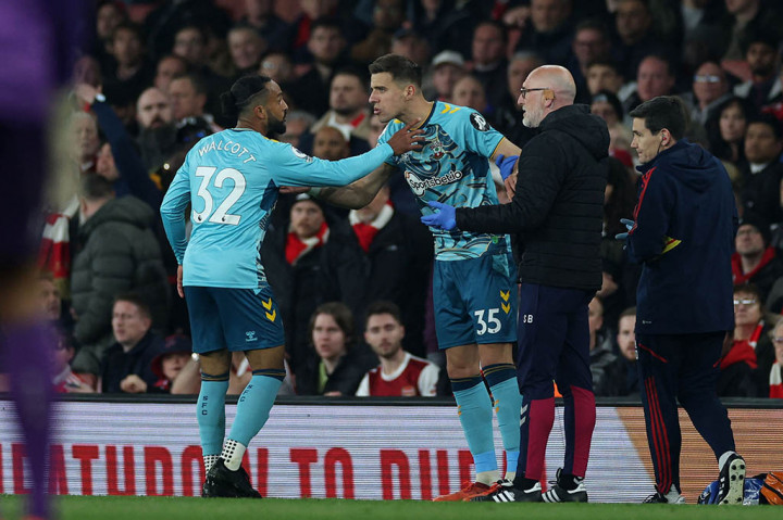 Southampton mampu menggandakan keunggulan menjadi 2-0 pada menit ke-14 setelah umpan terobosan Alcaraz dapat dikonversikan menjadi gol oleh Walcott.