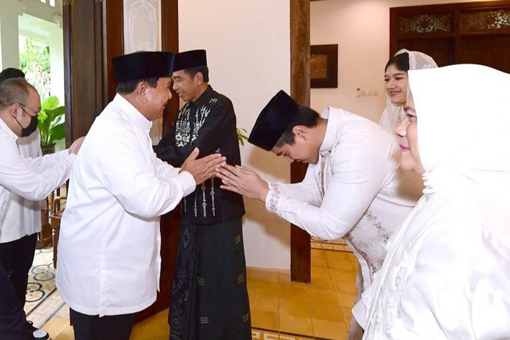Berdasarkan foto yang diterima ANTARA di Jakarta, Sabtu, dari Biro Pers Sekretariat Presiden, dalam kesempatan itu Prabowo datang dengan ditemani putranya, Didit Hediprasetyo.