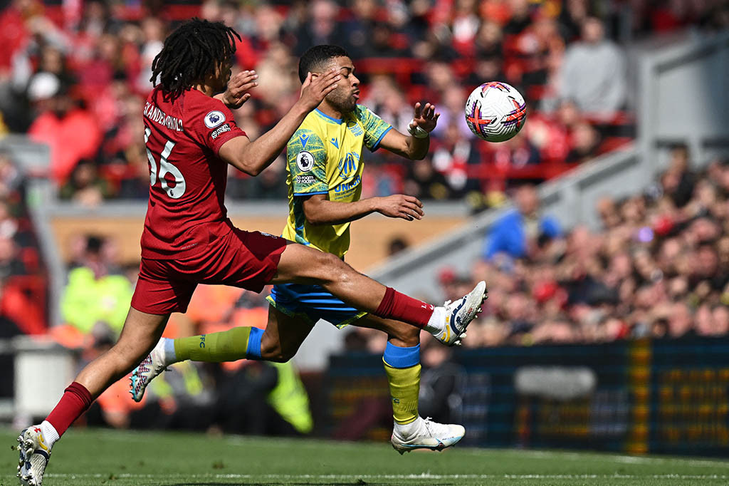 Tak berselang lama, Nottingham Forest dapat menyamakan kedudukan usai tendangan Neco Williams sempat membentur kaki Andy Robertson yang pada akhirnya membobol gawang dari Liverpool sehingga skor berubah menjadi 1-1 pada menit ke-51.