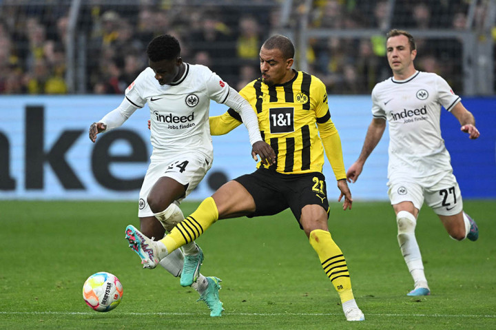 Borussia Dortmund naik ke posisi puncak klasemen sementara Liga Jerman usai menekuk Eintracht Frankfurt dengan skor 4-0 pada pekan ke-29 di Stadion Signal Iduna Park, Dortmund, Sabtu, 22 April 2023 waktu setempat.