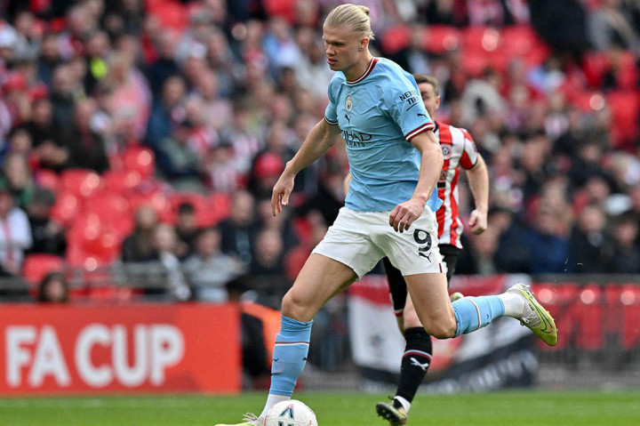 Pada babak kedua Manchester City mengambil inisiatif menyerang terlebih dahulu dan sempat memiliki peluang melalui tendangan Erling Haaland yang masih menyamping dari gawang Sheffield.