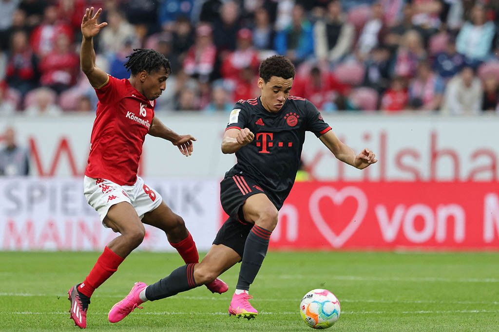 Berselang enam menit, Mainz mampu unggul 3-1 pada menit ke-79 melalui gol yang dicetak oleh Aaron Caricol setelah memanfaatkan umpan Hanche-Olsen.